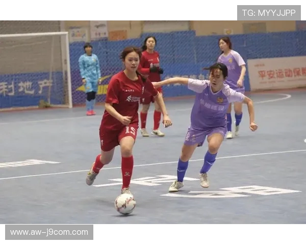 五人制女子足球赛激战正酣 展现运动员拼搏精神与团队协作力