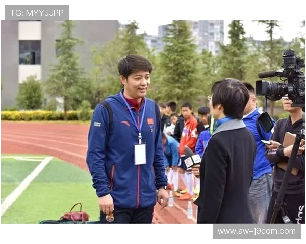 围绕足球最佳阵容配置深入探讨球队多样化战术构建策略与实践路径